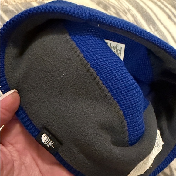 Brand new the north face mountain beanie. Awesome royal blue - Picture 3 of 3